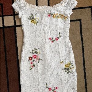 Off-the-Shoulder White Lace Dress with Floral Embroidery